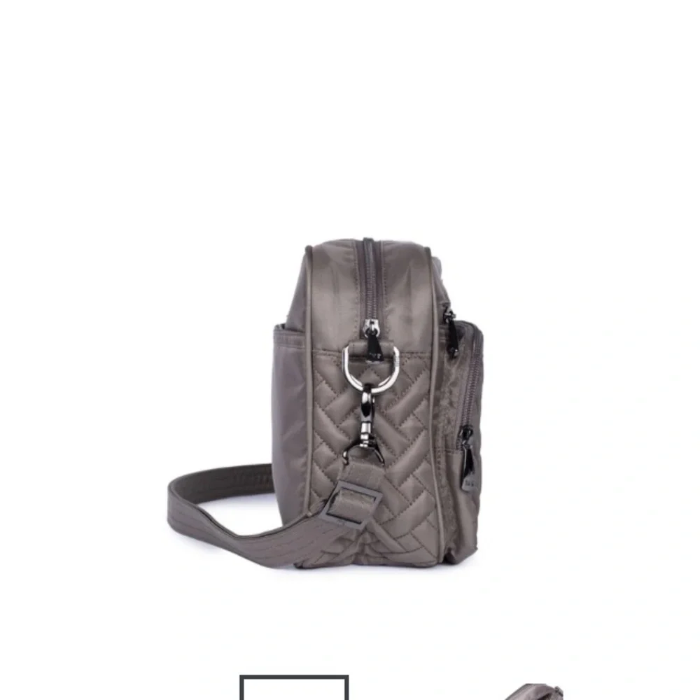 NEW! Cute “lug” Gray Quilted Crossbody Bag - Picture 9 of 11